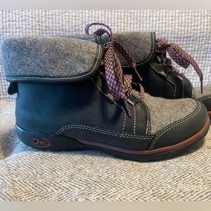 CHACO size 8 fall/winter wool/leather bootie